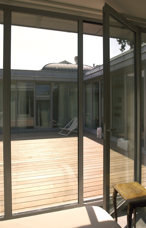 Menuiseries en région toulousaine : choisir les bonnes 6 fenêtre à frappe AWS 60 BD