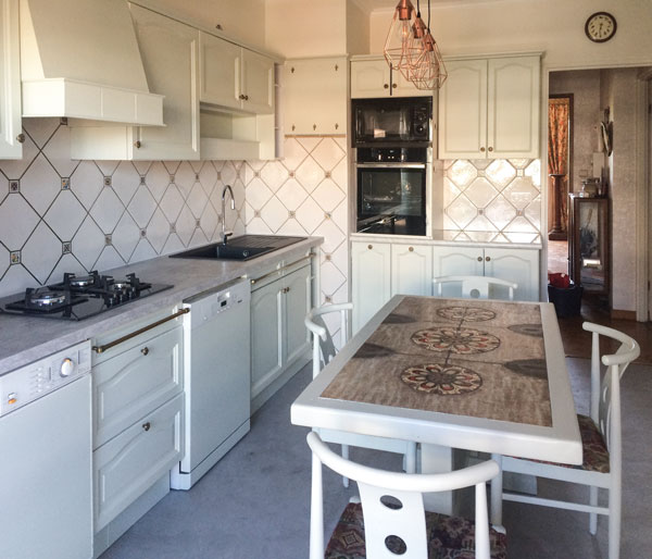 Une peintre en cuisine à Toulouse 1 peintre toulouse Paintworks