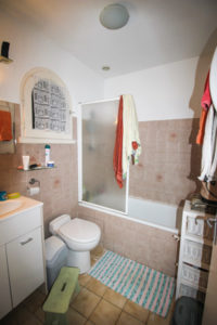 Nouveau look pour salle de bains exigeante 2 rénovation salle de bains toulouse koloré