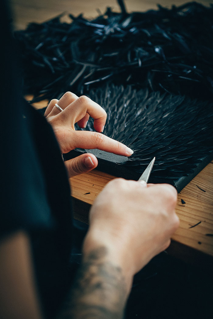 Valérie Tanfin, plumassière 4 valerie tanfin plumassiere le plumarium leguevin