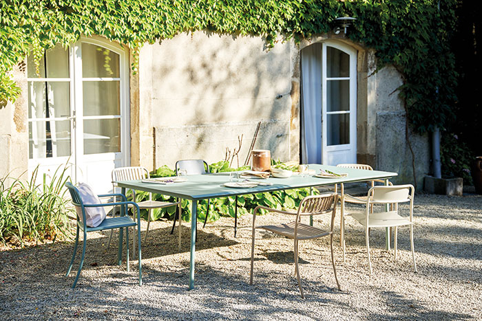 Tables d'extérieur en aluminium 1 table a manger outdoor selection ma maison magazine