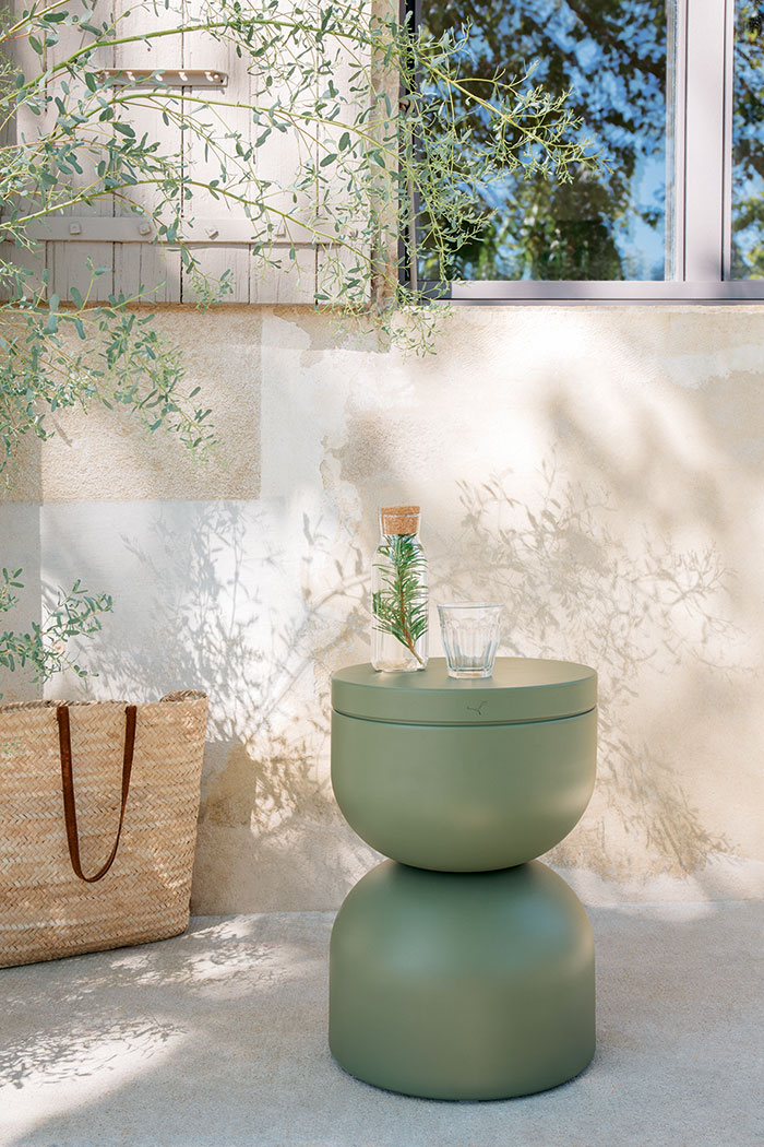 Dehors au soleil 9 table assise chaise lounge luminaire canape exterieur jardin