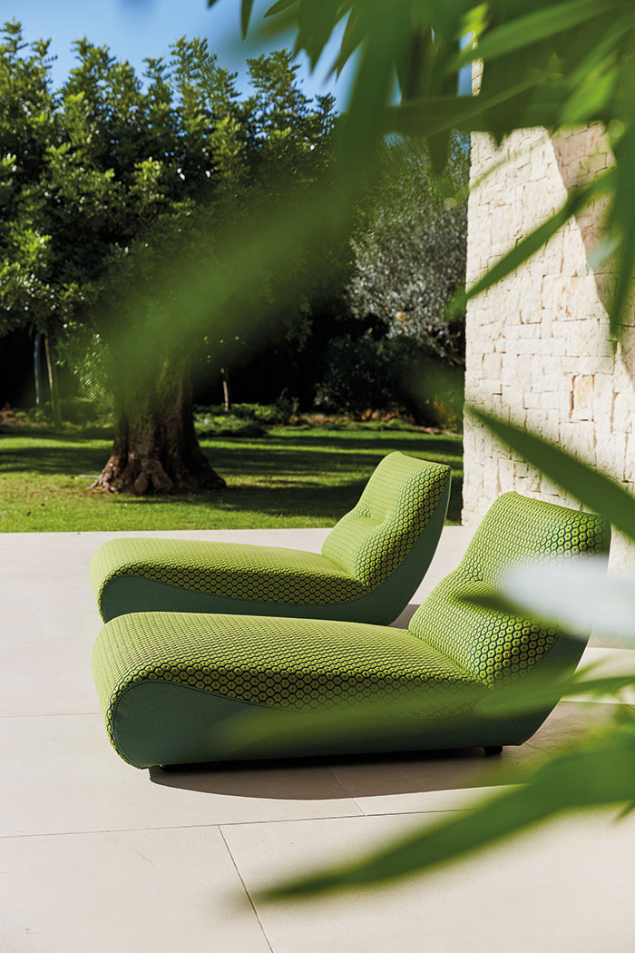 Dehors au soleil 6 table assise chaise lounge luminaire canape exterieur jardin