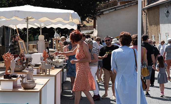 Marché de céramique contemporaine juin 2025 2 marche ceramique contemporaine giroussens juin 2025